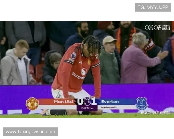 40岁阿莫林蹲地捂脸！执教曼联1周年+输球率近5成 怒批全队：糟糕