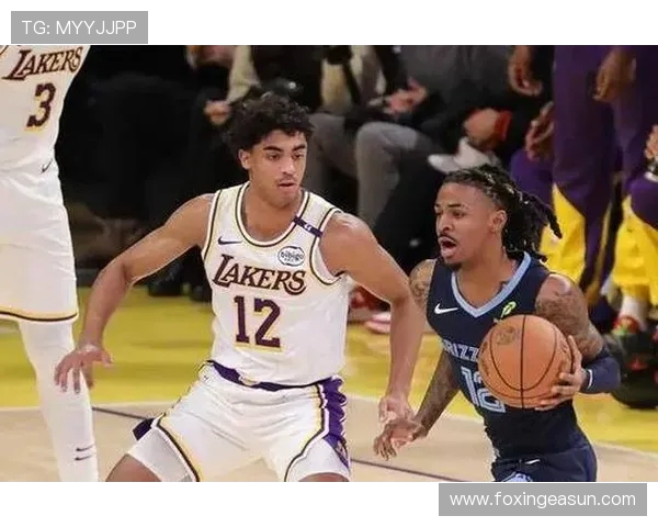 原创第三巨头!湖人大将轰22+12+4制霸内线 已成东里好帮手